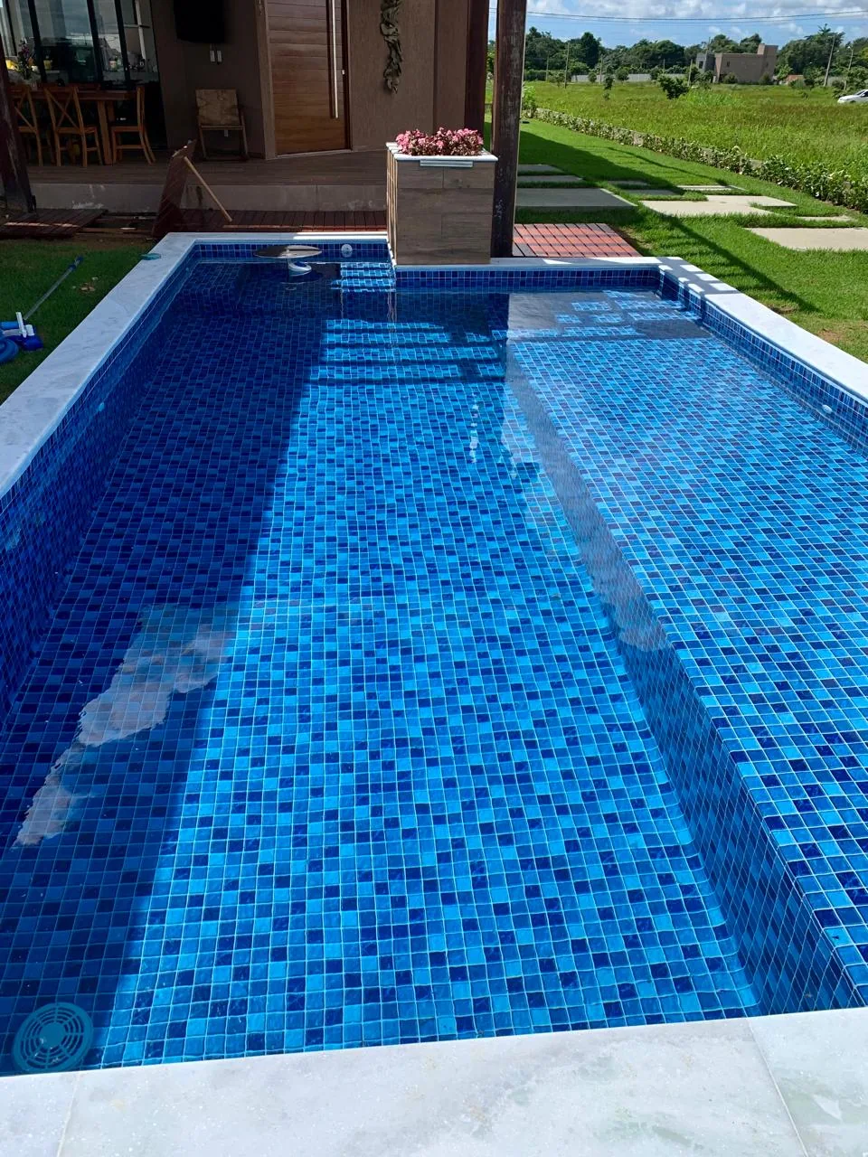 Cuidado adaptado à piscina residencial